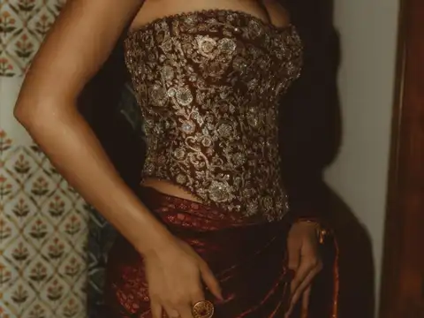 Add a structured corset blouse