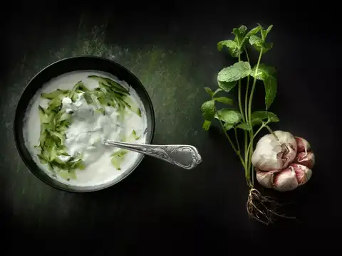 Crunchy Makhana and Mint Raita