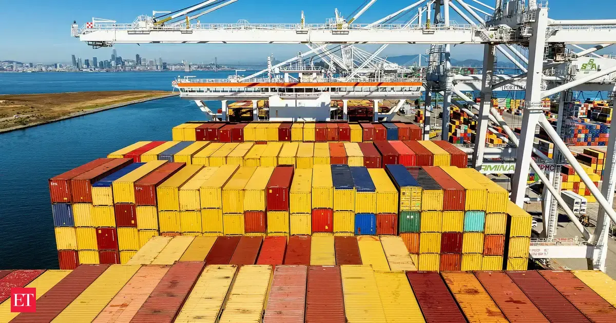 Canada trade gap shrinks as exports to United States hit record low