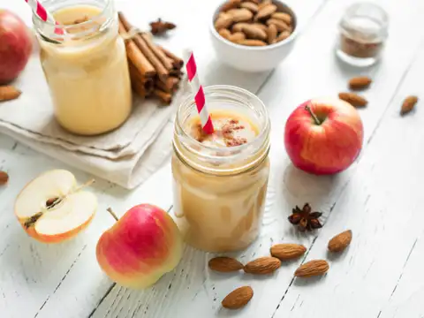 Apple Cinnamon Almond Smoothie