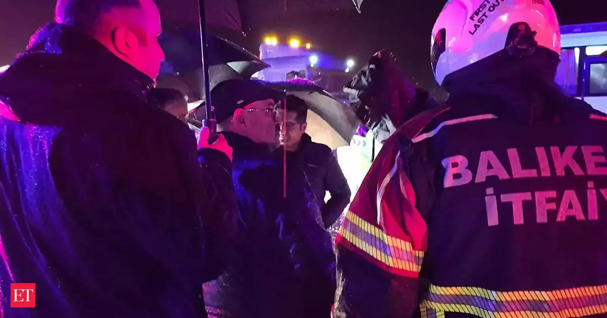 Watch video: Turkish Air Force F-16 crashes during a ‘mission flight’ in Balıkesir killing pilot; probe launched