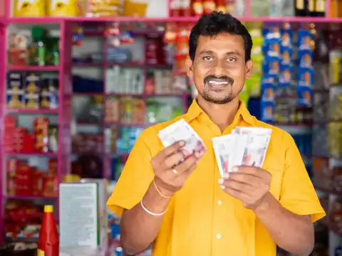 How is the interest rate on microfinance loans decided?