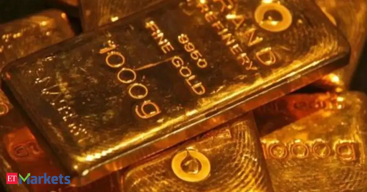 Gold nears one-month high, set for seventh straight monthly rise