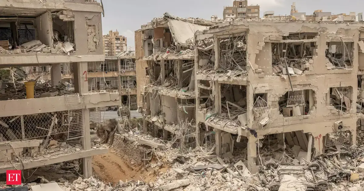 US-Iran war highlights: Dubai, Abu Dhabi attacked, American naval forces hit. Check latest updates