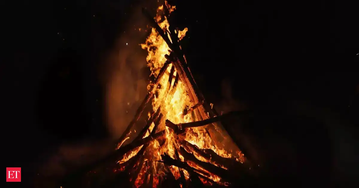 Holika Dahan 2026 on March 2 or 3? Check exact date, shubh muhurat, significance, greetings and messages you can share with your loved ones