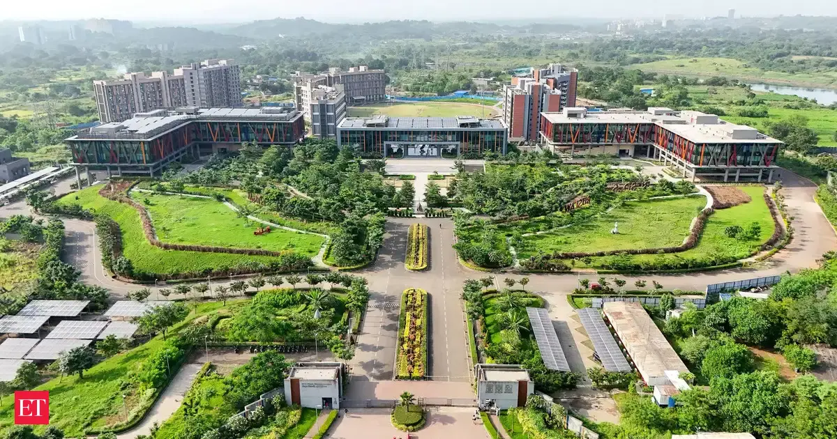 Leadership and Agency in the Age of AI: The BITSoM Approach