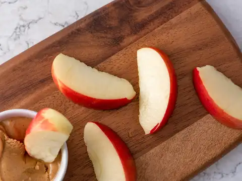 Apple Slices with Peanut Butter