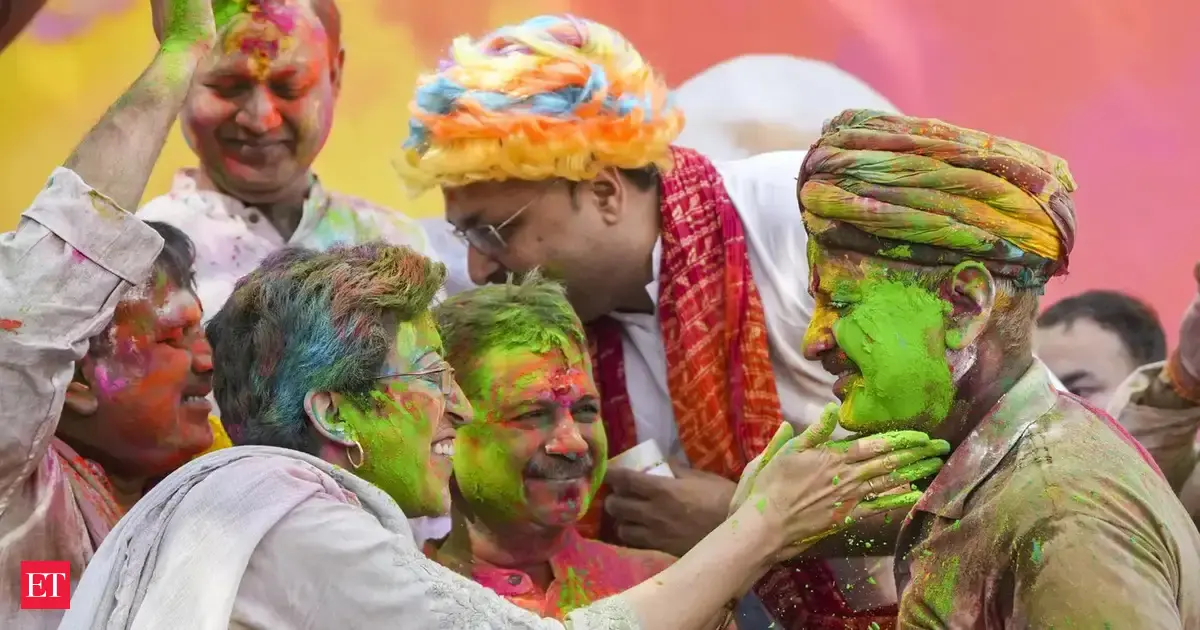 AAP members hold 'Kattar Imandar Holi' celebrations after discharge of leaders