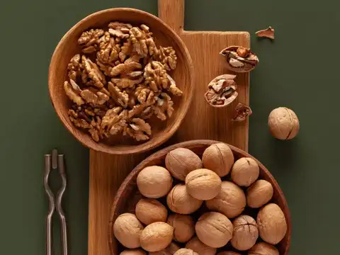Walnuts &mdash; The Brain-Shaped Heart Guard