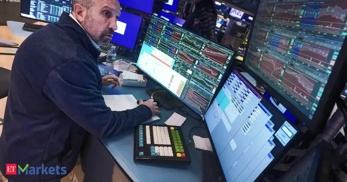 US Stocks: US retail sales decline as consumer pullback deepens