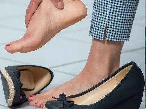 ​ Heel-to​-toe taps move