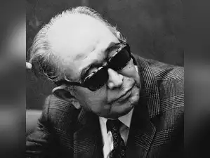 Akira Kurosawa: Quote of the day by Akira Kurosawa: “In a mad world