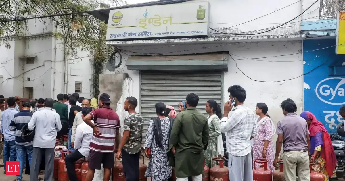 Don’t panic book LPG cylinders, Petroleum Ministry urges consumers; raises booking gap to 25 days