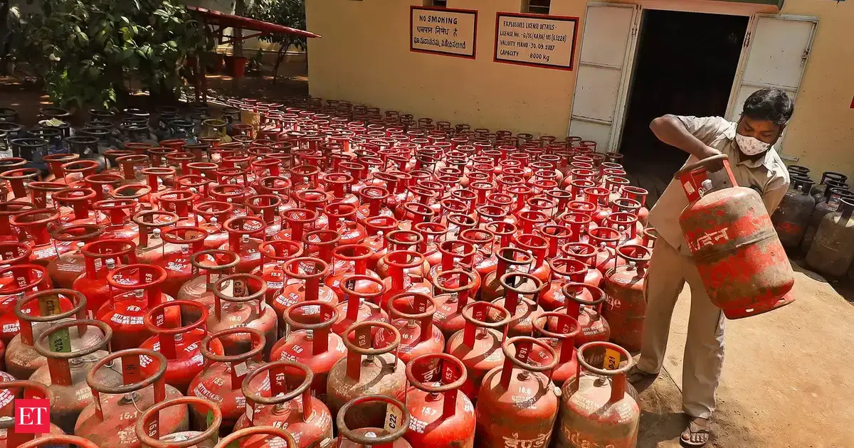 India cooking gas crunch fuels inflation fear as Iran war widens
