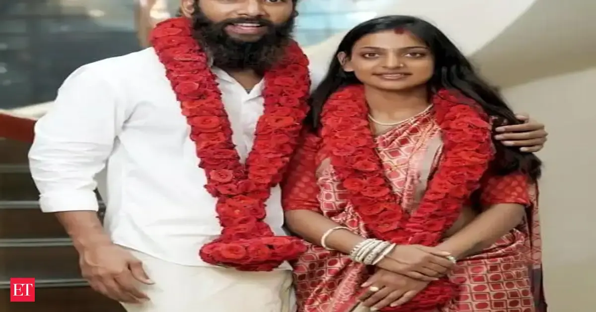 Monalisa Marriage: Who is Kumbh Mela girl's husband Farman Khan and how did she meet him? Her Kerala story explained