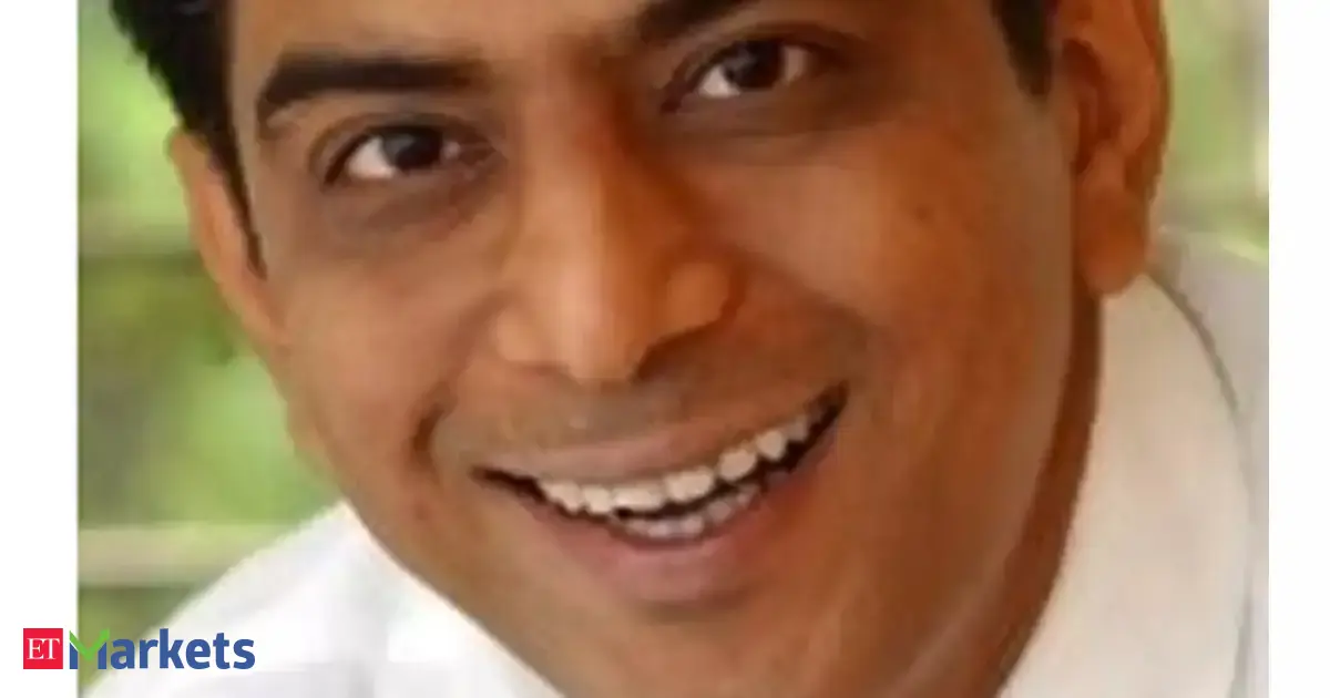 Don't predict the oil price; predict how long the pain lasts and hold cash: Nandan Chakraborty