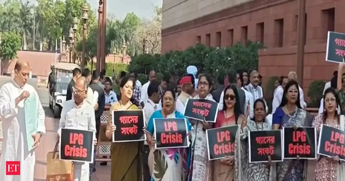 LPG crisis: TMC and other opposition MPs protest against Centre over cylinder shortage