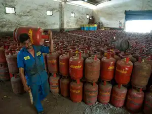 Karnataka Minister Blames BJP for LPG Shortage Crisis