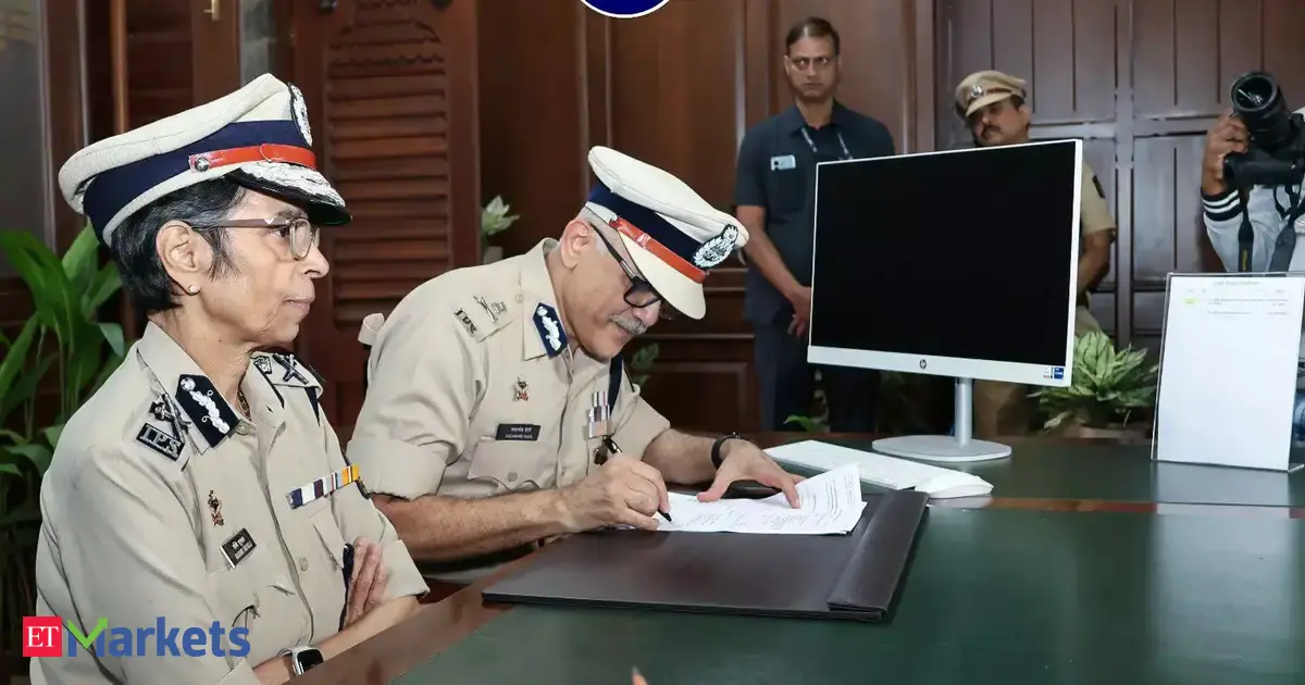 Sadanand Date takes charge as Sebi executive director  economictimes.indiatimes.com