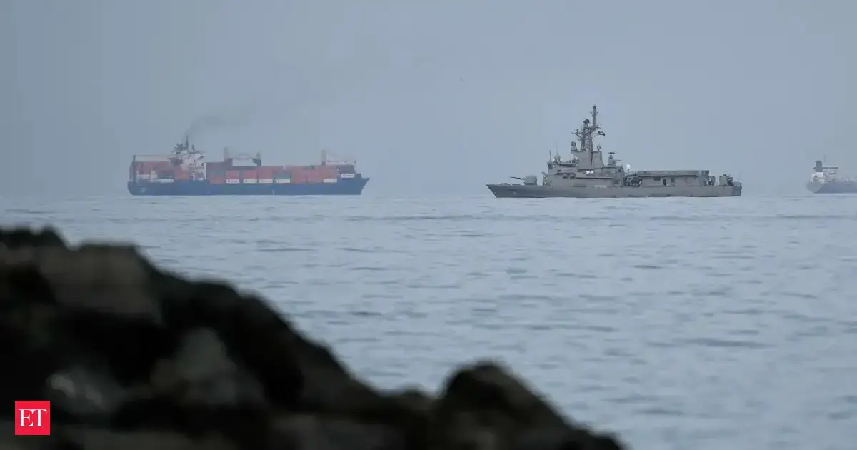 2 Indian LPG carriers cross Hormuz: Shipping min 