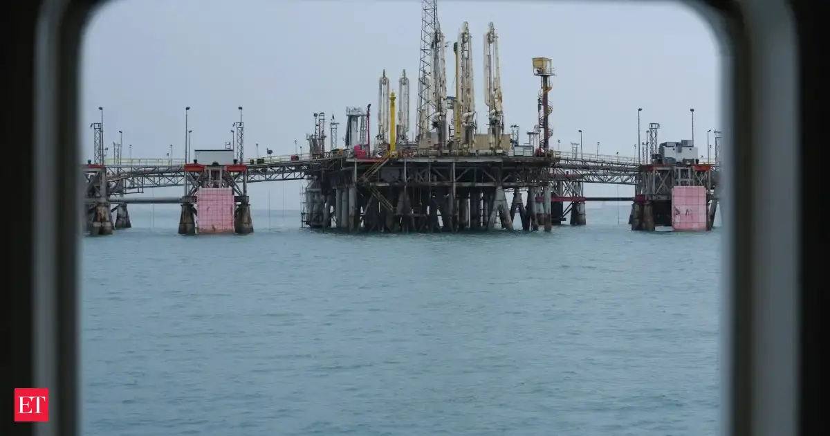 UAE's Fujairah resumes oil loadings after attack, sources say