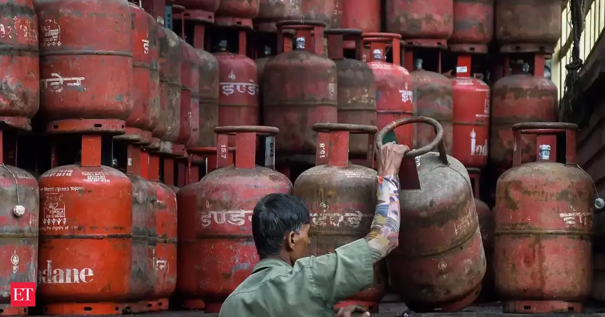 LPG bookings fall to 77 lakh; no fuel shortages, online bookings rise after govt campaign