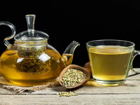 Fennel seed tea helps reduce bloating