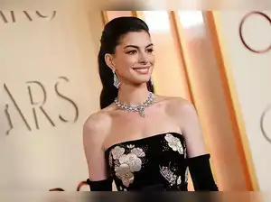 Anne Hathaway’s Oscars 2026 look sparks ‘instant facelift’ buzz: The no-surgery trick behind her Red Carpet glam
