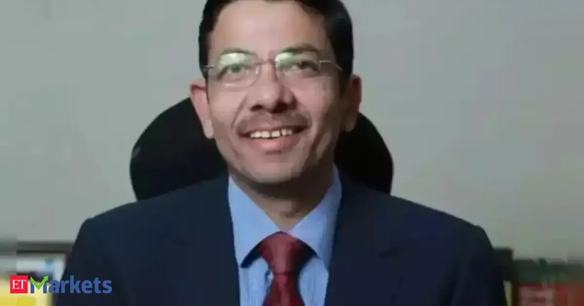 Rupee hits new low; dwindling forex reserves and dollar surge fuel currency crisis: Naveen Mathur