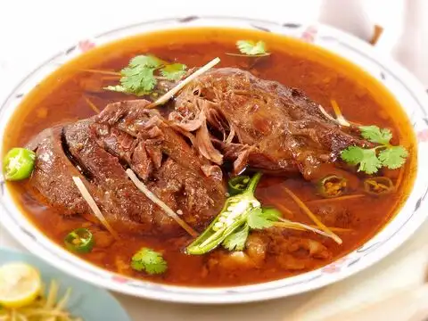 Nihari with Khameeri Roti &mdash; The Slow-Cooked Tradition