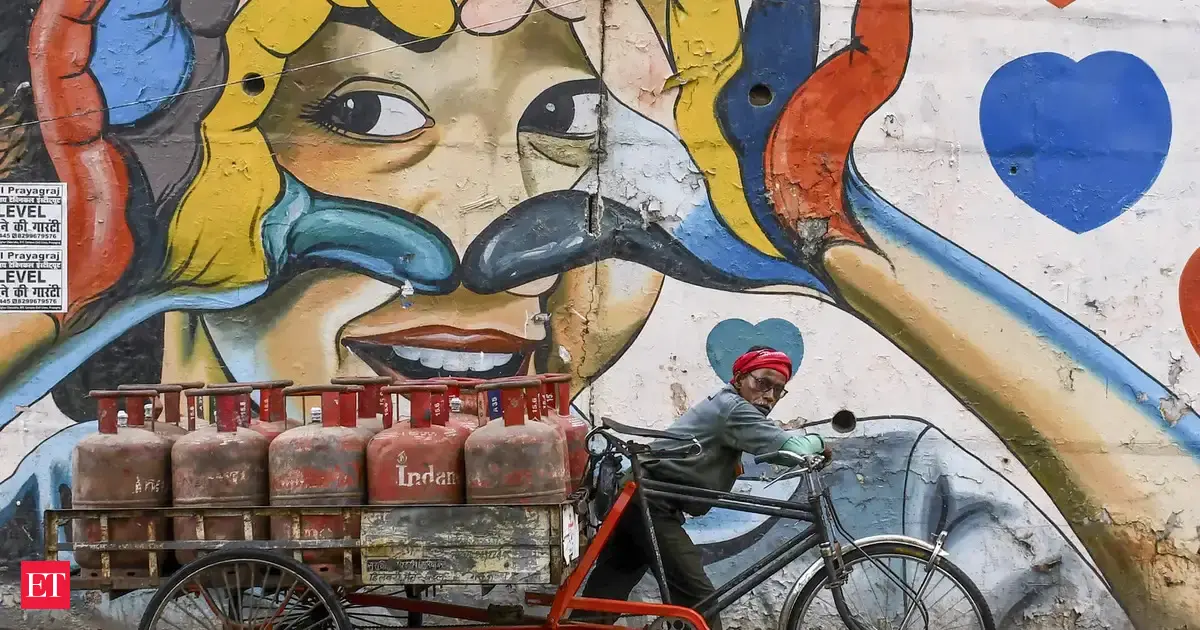 'No need to stand in queues, get cylinder delivered home with a click': Gujarat govt; says sufficient supply available