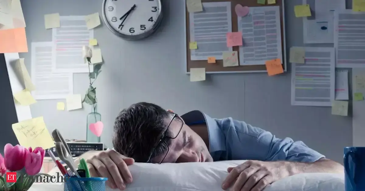 Hired to work remotely, boss forces employee to travel 2 hours to office. His unusual protest shocks company