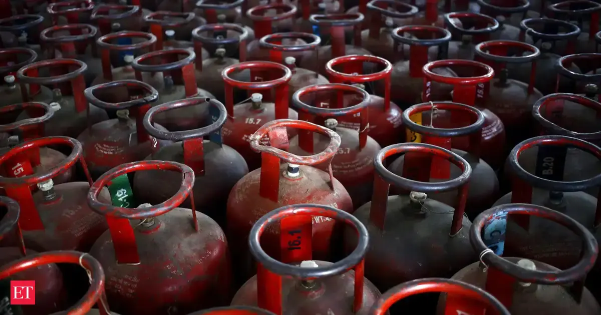 Govt directs faster processing of city gas projects, hikes commercial LPG allocation to ease supply stress
