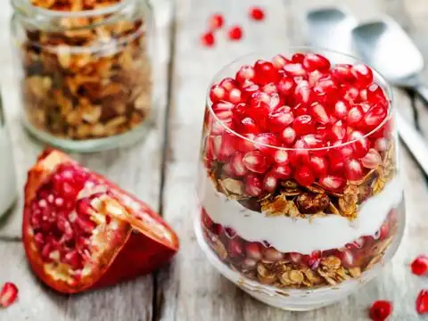 Pomegranate and Greek Yogurt Parfait