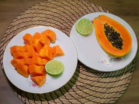 Papaya and Lime with Pumpkin Seeds