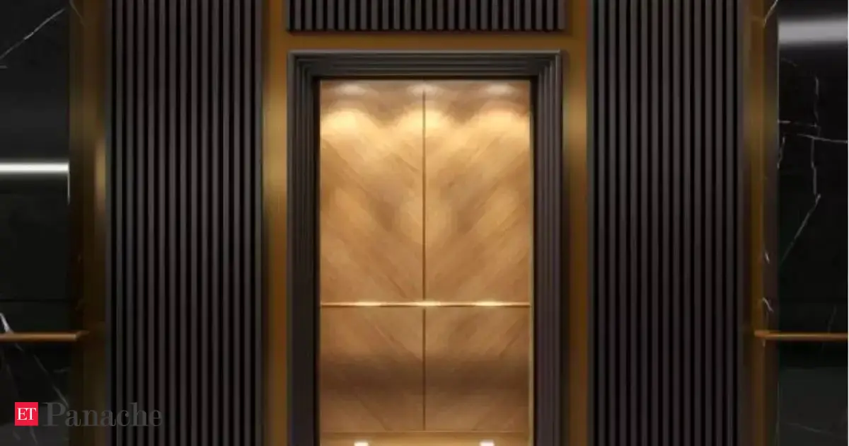 Employee exposes abuse of power in elevator ride: 'Senior didn't let ...
