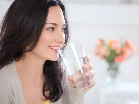 Tip 2: Hydration for a natural glow