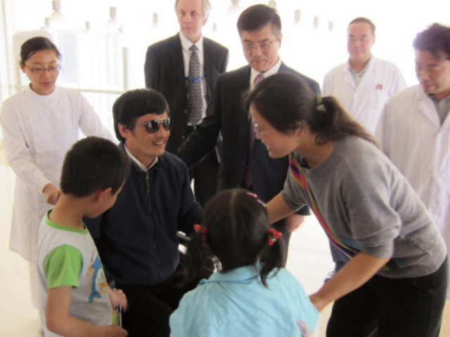 Chen Guangcheng meets his family
