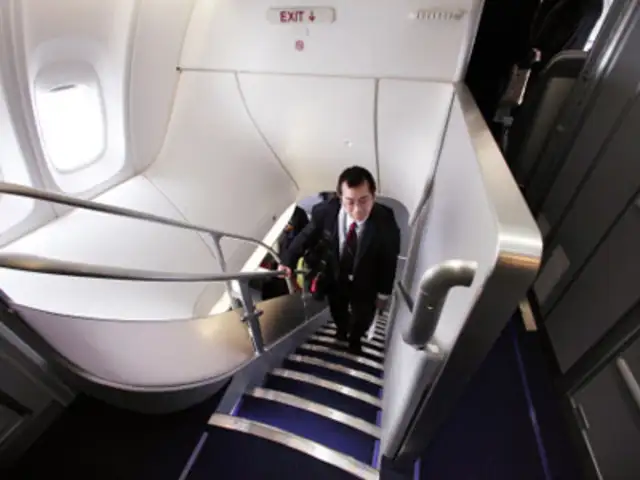 Visitor Walks Up To Second Floor On The New Boeing 747 8