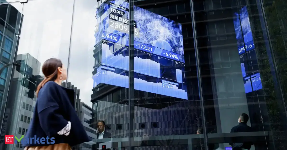 Japanese bonds rise for second day as crude decline eases inflation concerns