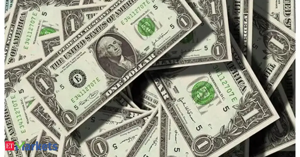 Dollar strengthens as confidence recovers, Fed hike bets trimmed