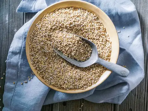Steel-Cut Oats with Almonds and Berries
