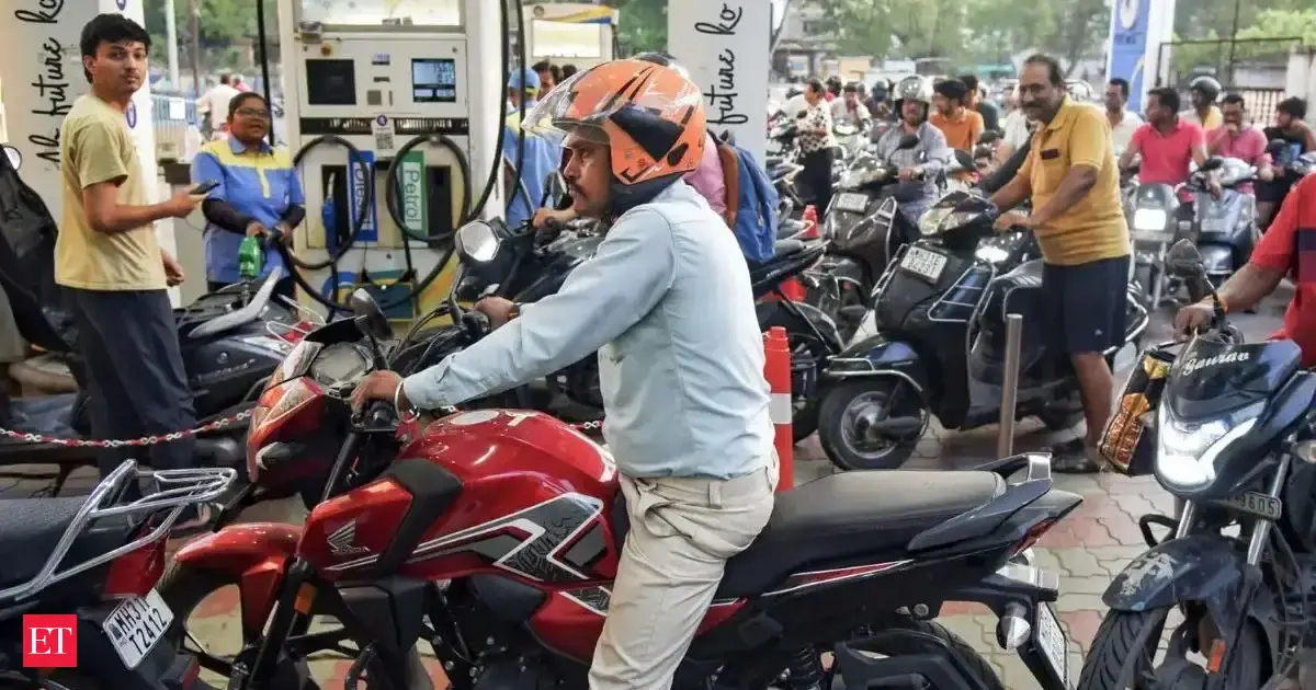 Retail petrol, diesel prices won't change after Rs 10/litre tax cut, government says