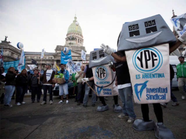 Government supporters demonstrate in Argentina