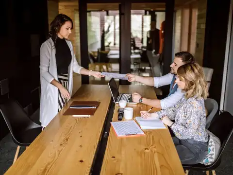 Does the #OpenToWork banner make you look desperate? Recruiters largely say no