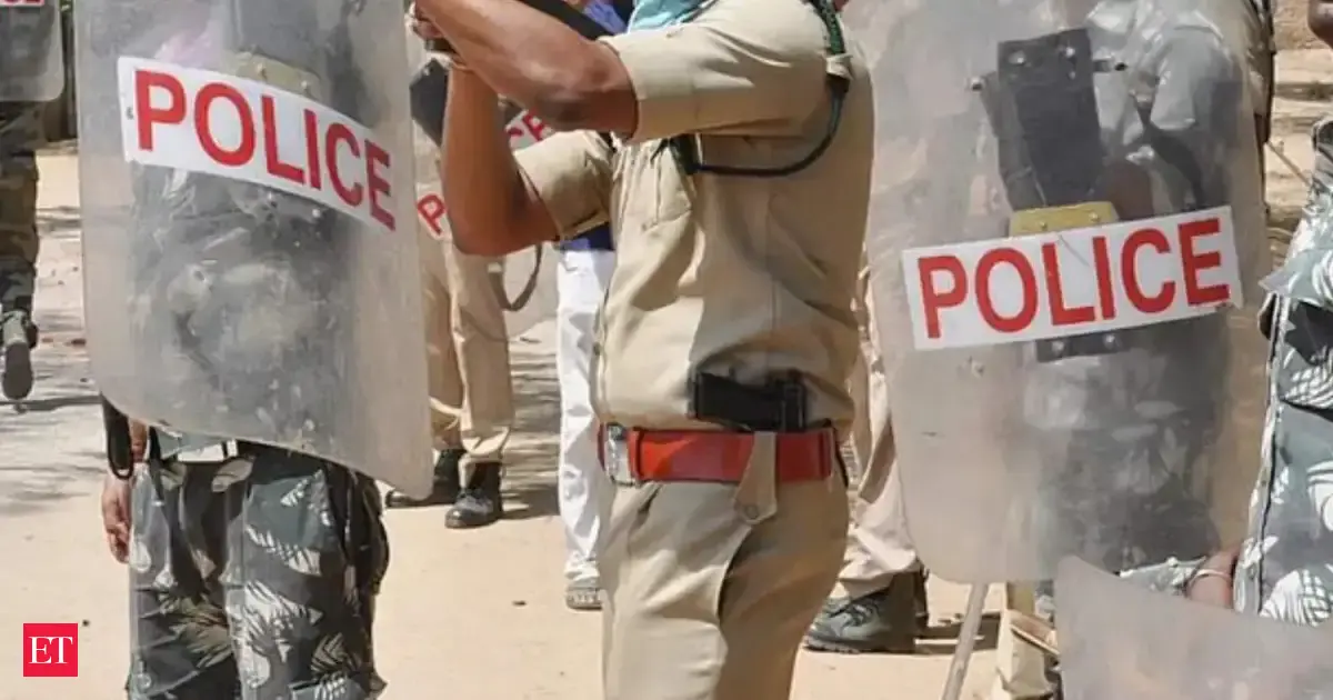 Stone pelting in Birbhum: Several policemen, including OC, injured during graveyard dispute