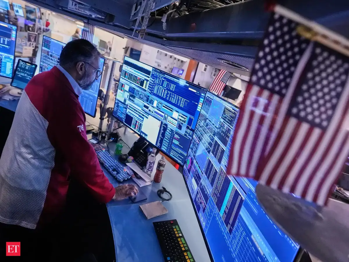 Why are US stock market futures crashing today and Dow, S&P 500 and Nasdaq in red now? Wall Street futures fall, US stocks to watch out for, analysts insights, market outlook and what should investors do now