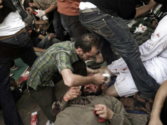 Wounded Egyptian anti-SCAF protesters are treated