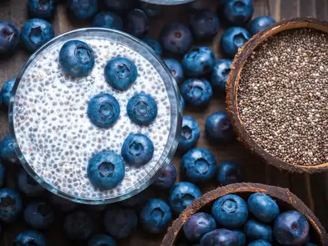 Berries and Flaxseed Chia Pudding