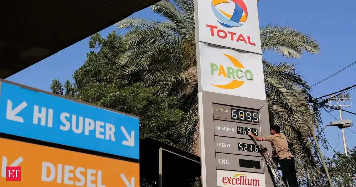 Petrol price hike to PKR 459 sparks protests in Pakistan, forces Shehbaz government to roll back